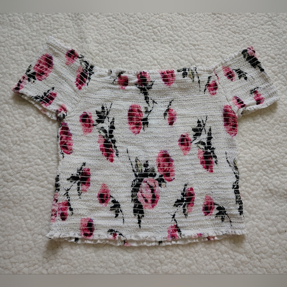 Kendall+Kylie Junior's Medium Cropped Smocked Off Shoulder Floral Top
